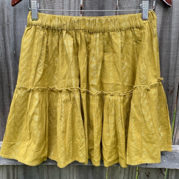 NWT Elan Chartreuse & Gold Arrow Print Tiered Mini Skirt - Picture 1 of 9